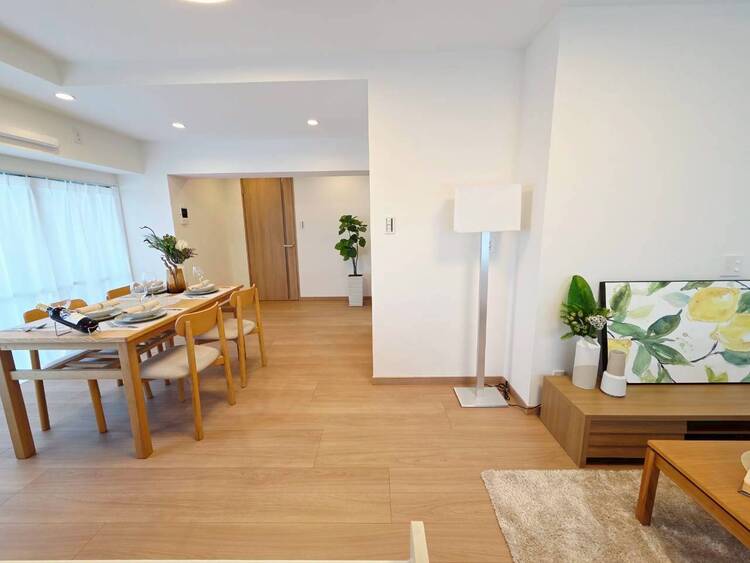 内装 落ち着いた雰囲気に包まれて、伸びやかな空間。