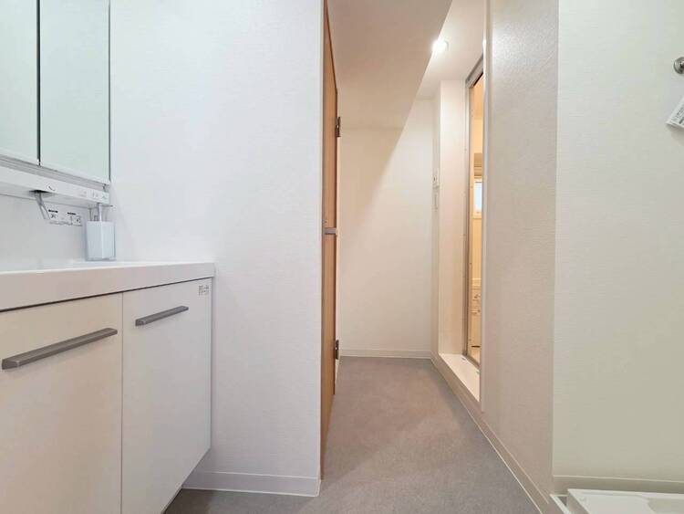 キッチン 十分な広さの脱衣所。