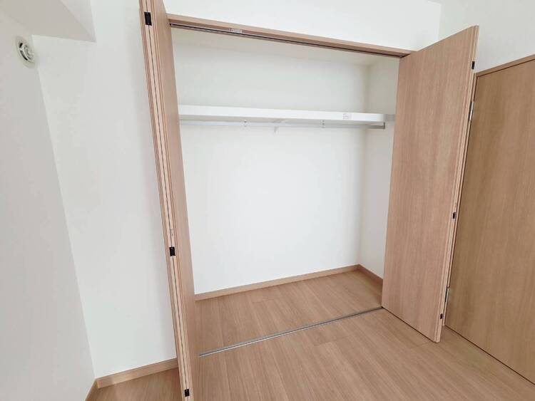 キッチン 収納スペースが付いていて、お部屋を広く使っていただけます。