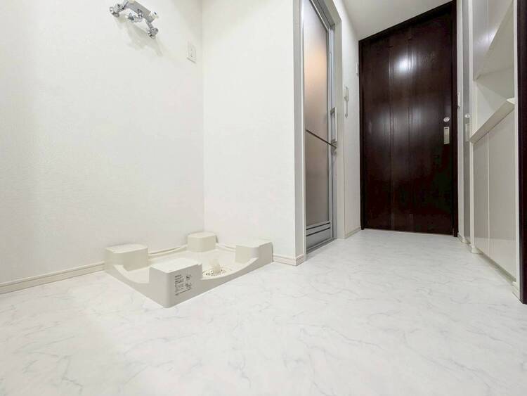 その他 十分な広さの脱衣所。