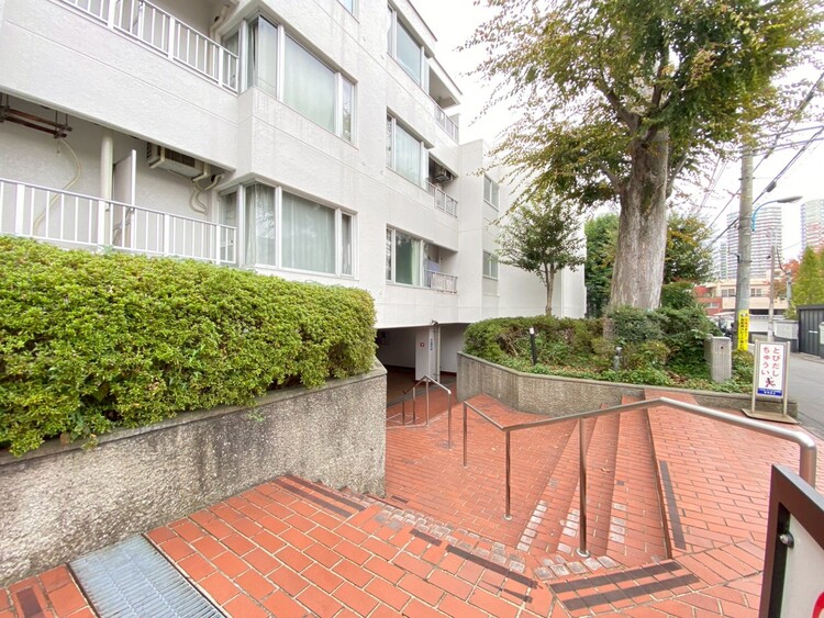 エントランス 上質感漂う玄関アプローチです。