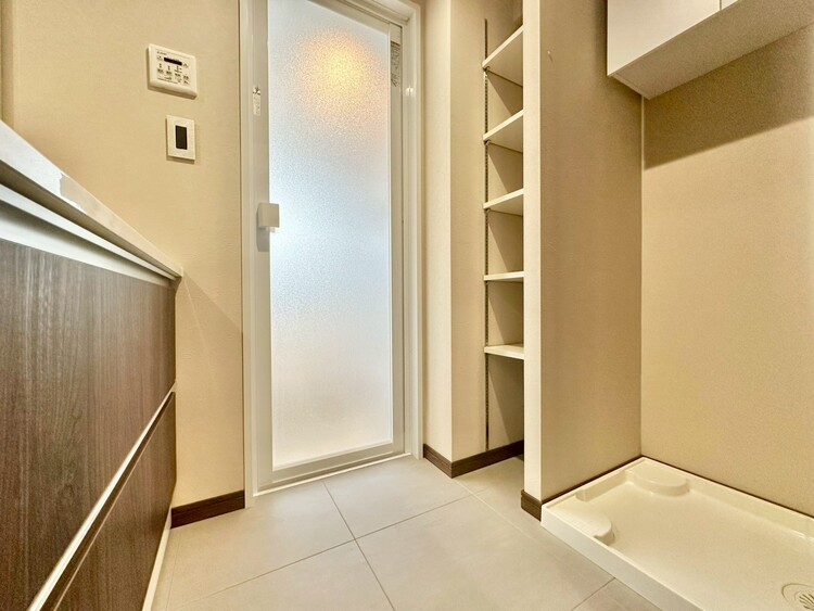 その他 十分な広さの脱衣所。