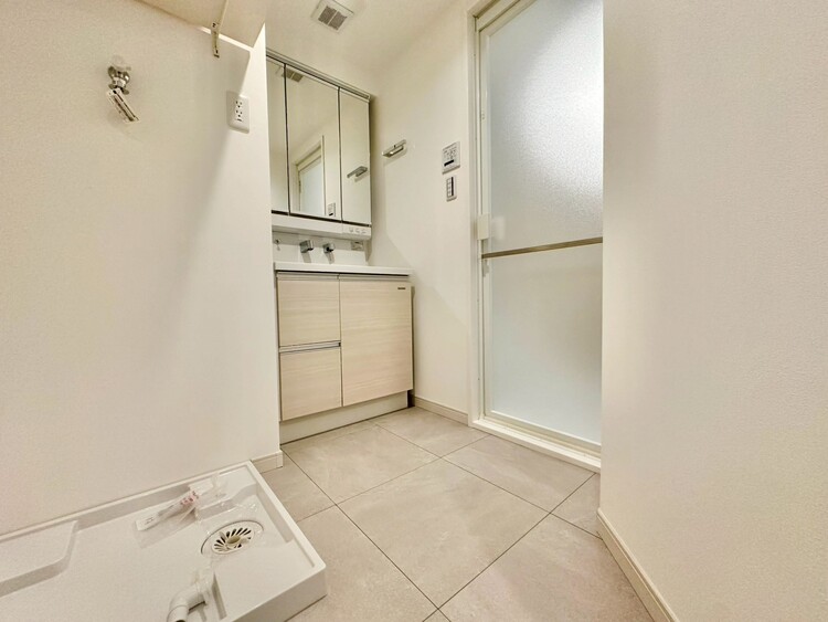 その他 十分な広さの脱衣所。