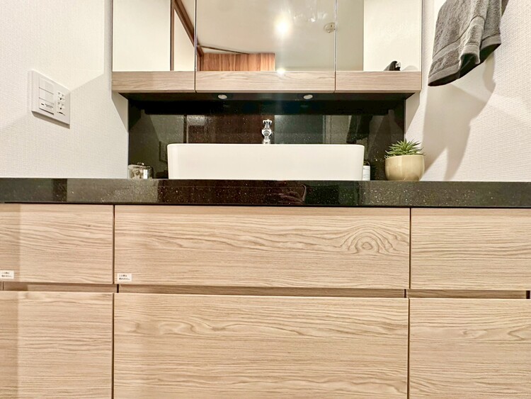 その他 清潔感を感じられる洗面化粧台。