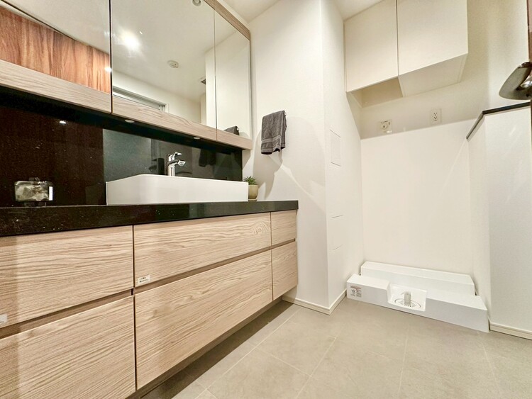 その他 十分な広さの脱衣所。