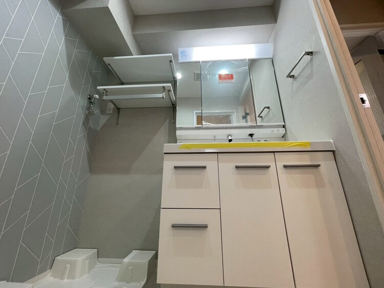 その他 清潔感を感じられる洗面化粧台。