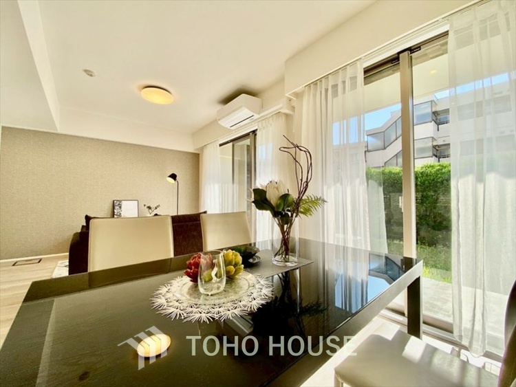 内装 【LIVING】◆眩い◆光が燦々と入り、家族の笑顔を照らす。「いつまでも続いて」と願う夢のような毎日がここにある。