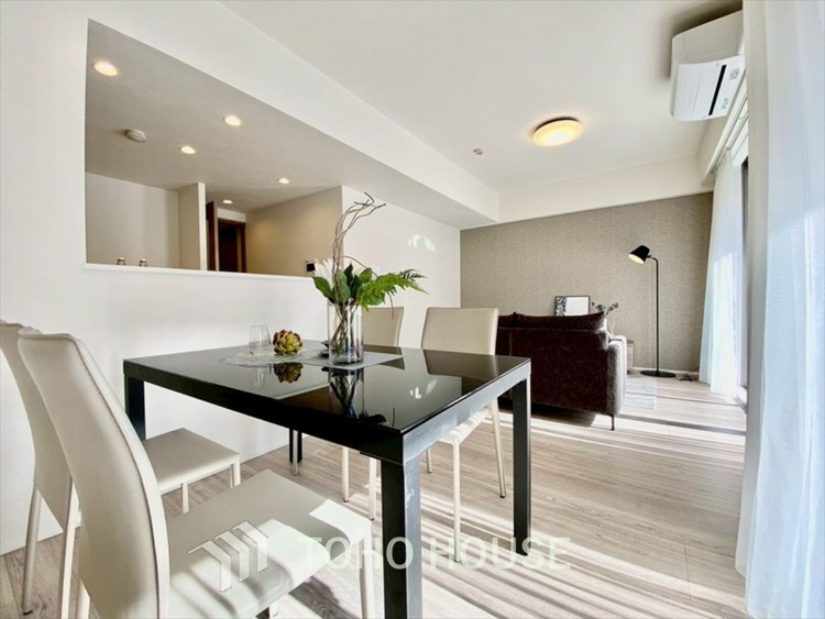 内装 【LIVING】◆陽光◆が差し込む。この開放的なLDKに家族の笑顔が集う。家族が一緒に過ごす空間は明るく、そして居心地よく。