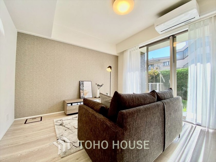 内装 【LIVING】◆扉を◆開くとこの景色。家族の”おかえり”の声が聞こえてきそう。