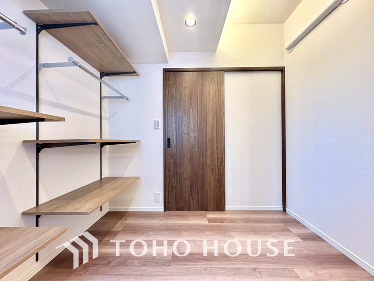 内装 【PRIVATE ROOM】◆快適◆な暮らしに不可欠な収納スペース。快適さとともに思い出も詰まっていく。