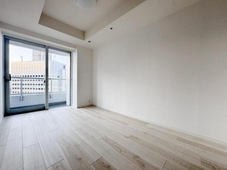 内装 自分の時間を充実させながら心豊かにできるプライベート空間！！穏やかな寛ぎを届ける仕様のゆとりある居室。個室のお部屋が欲しいという要望に応える設計で、過ごす時間が長くてもゆったり落ち着いて過ごせそう！！ 