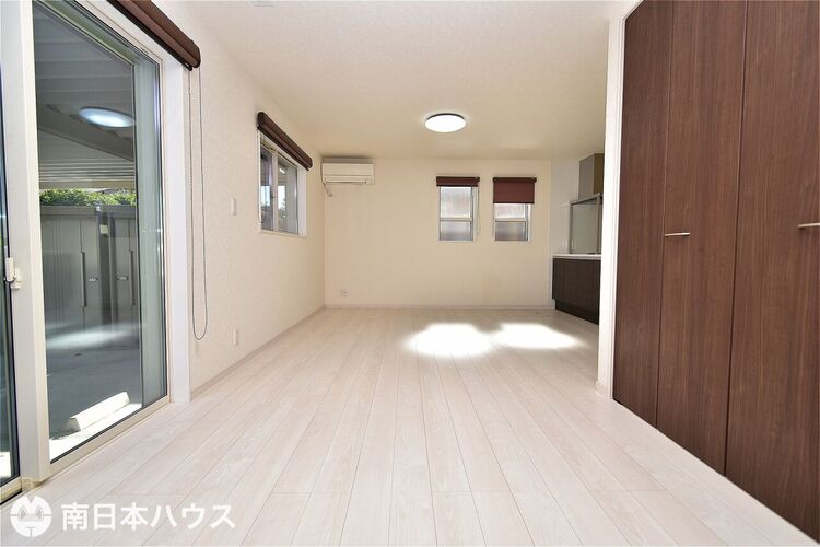 居間 【リビング】18.5帖の広々リビングです！築浅で室内程度良好です♪