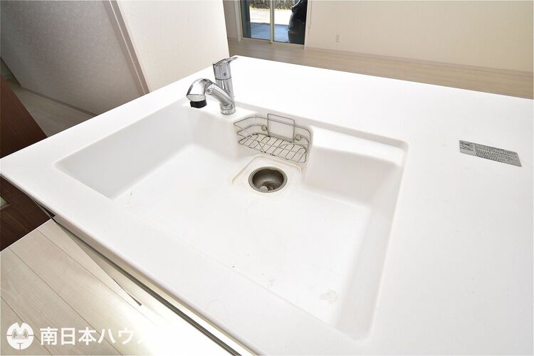 その他 【シンク】人工大理石のシンクと天板に継ぎ目がなくお掃除がしやすくなっています♪