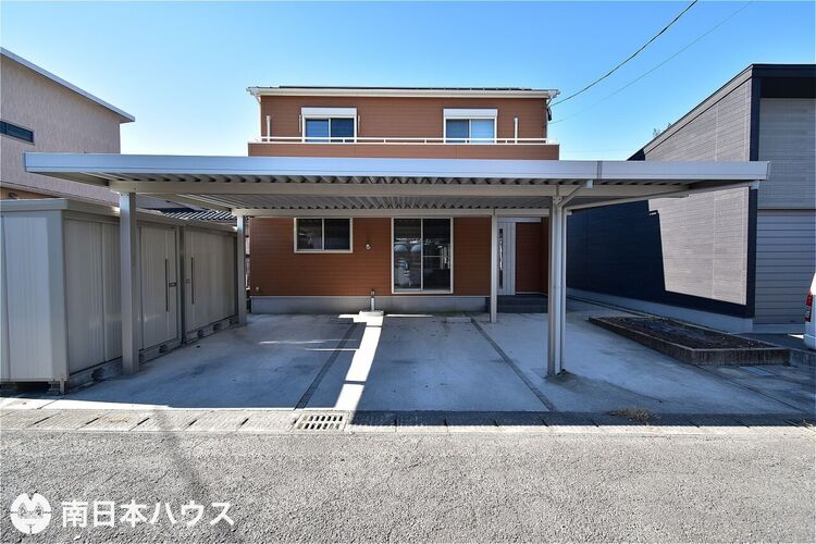 その他 【駐車場】駐車3台分！カーポート付きで雨の日の乗り降りもスムーズです♪