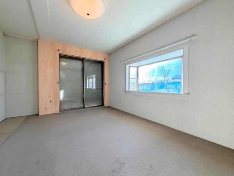 内装 ●〇全居室にクローゼットを完備！普段使いのお洋服や小物はもちろん、季節物のお洋服などもしっかりと整理整頓おしまい頂けます。整理整頓は床に物を置かない所から。居室空間をより広く隅々まで使用できます　〇● 