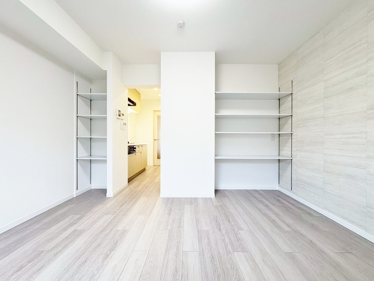 居間 忙しく過ぎゆく日常を置き去るほど、ゆったりした時間が流れるリビング。