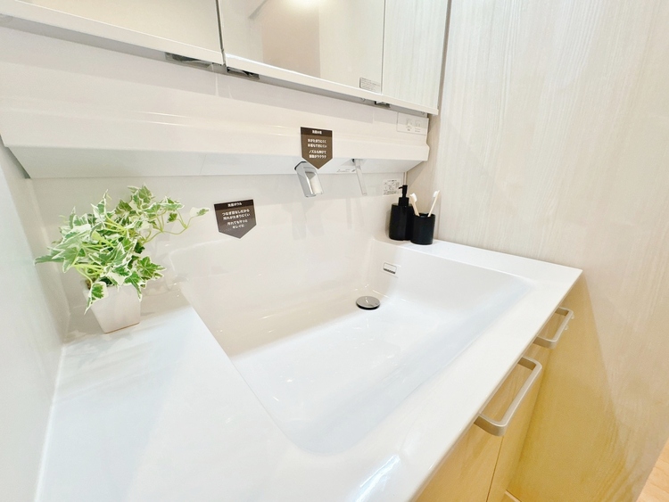 洗面 何かと物が増える場所だからこそ、スッキリと見映えの良い空間に。