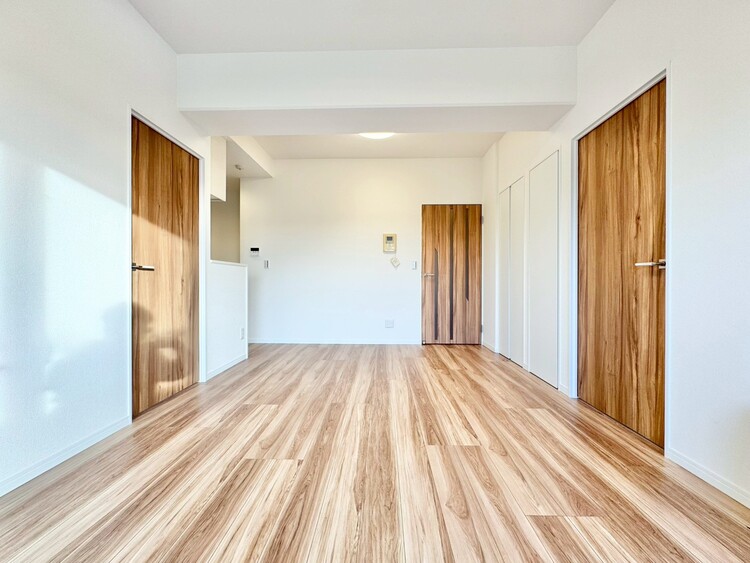 居間 忙しく過ぎゆく日常を置き去るほど、ゆったりした時間が流れるリビング。