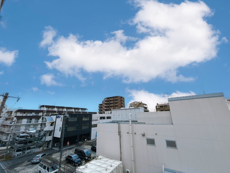 バルコニー 頬をなでる、優しい風を感じることが出来ます。