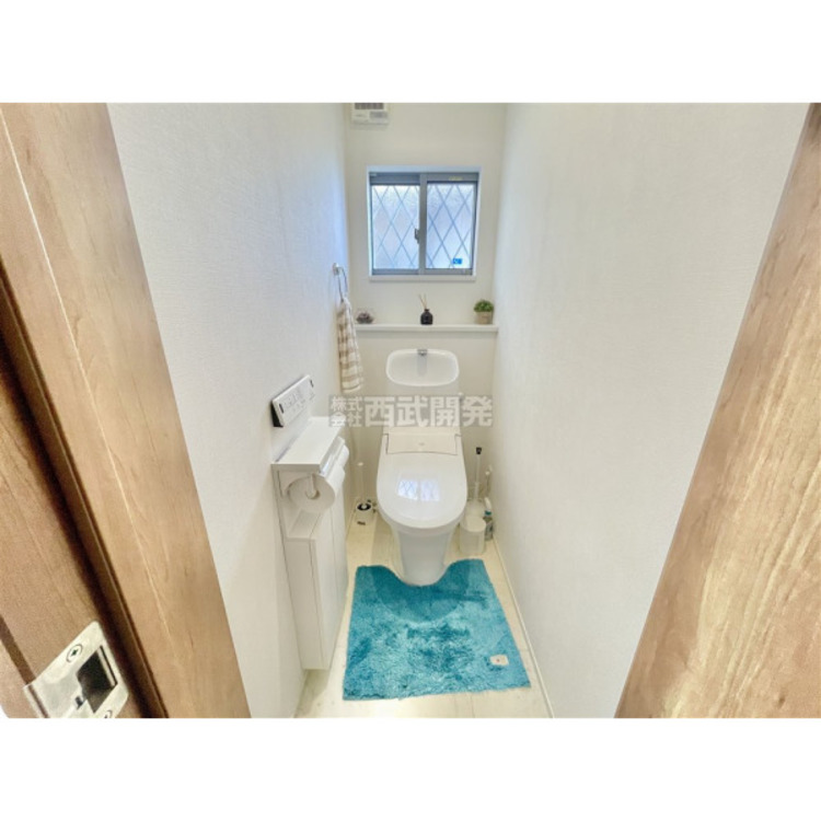 トイレ いつも綺麗に清潔に。洗浄機付きトイレです。もちろん窓も付いてるので空気の入れ替えも楽にできます。