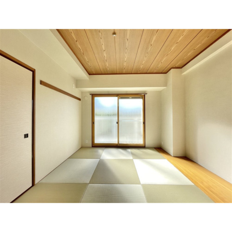 内装 バルコニー側は二重サッシを採用しました/防音や断熱に効果を発揮します。