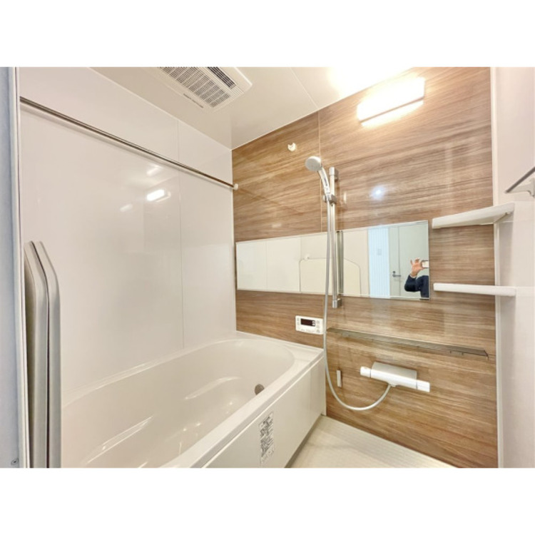 風呂 換気乾燥機付きの浴室は、雨の日でも洗濯ができるのでとても便利です。梅雨の時期でもこれで安心ですね。