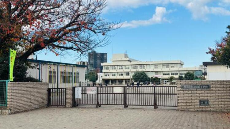 周辺 鶴園小学校	455m