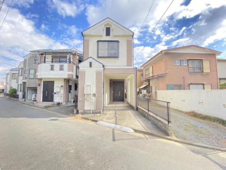 外観 雑多な玄関でなくスッキリ空間としての家の顔にできるよう設計しました。