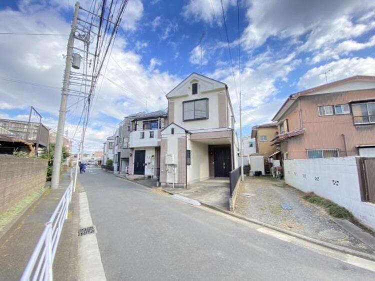 外観 陽の光に照らされるバルコニーを、爽やかな涼風が吹き抜けていきます。