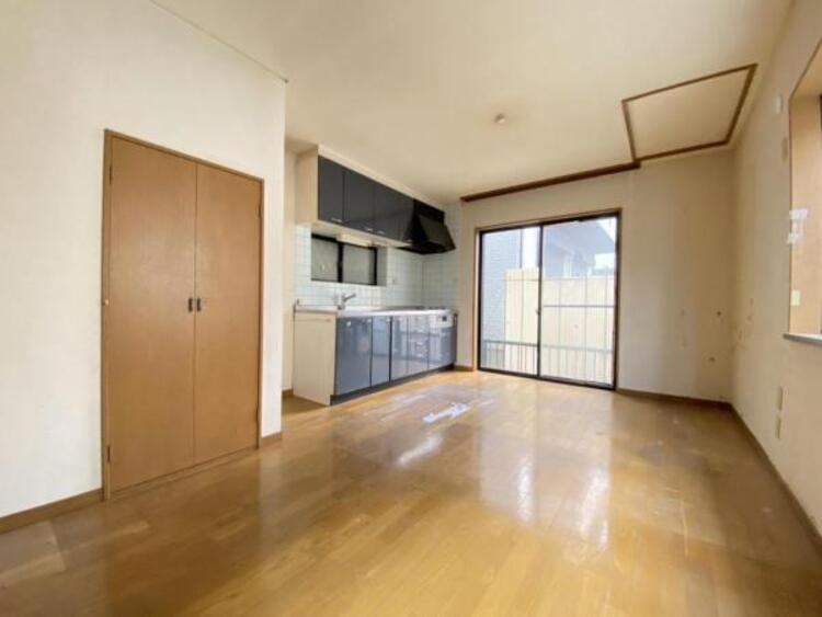 キッチン （リフォーム前）光と風があふれる開放的なダイニングには自然と家族みんなが集まってきます。