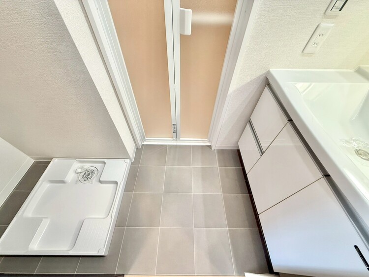 その他 十分な広さの脱衣所。