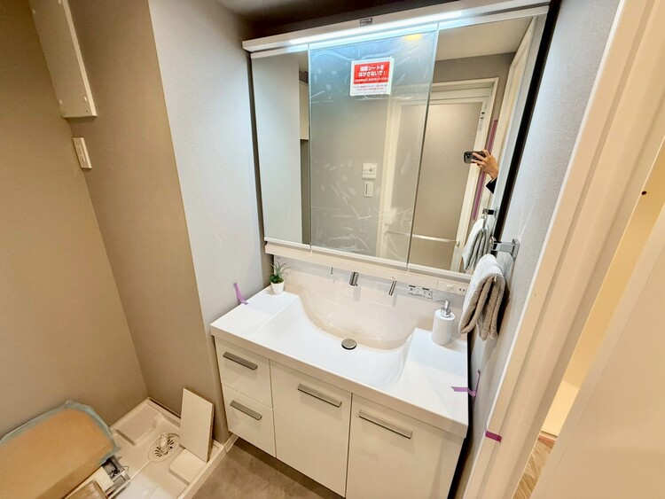 その他 清潔感を感じられる洗面化粧台。