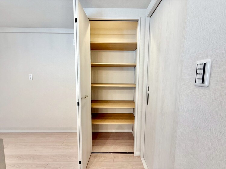 その他 家電やスーツケース、ストック品など何でも片付く嬉しい空間です。