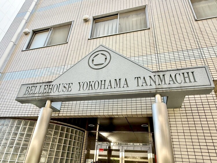 その他 スタイリッシュなエンブレム。お洒落なマンションは入り口から。