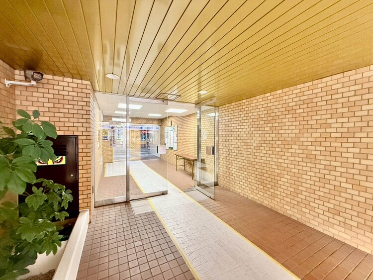 その他 上質感漂う玄関アプローチです。