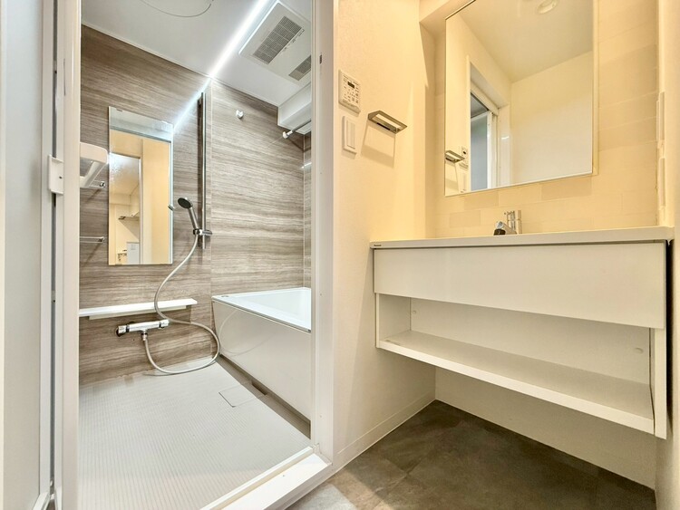 その他 十分な広さの脱衣所。