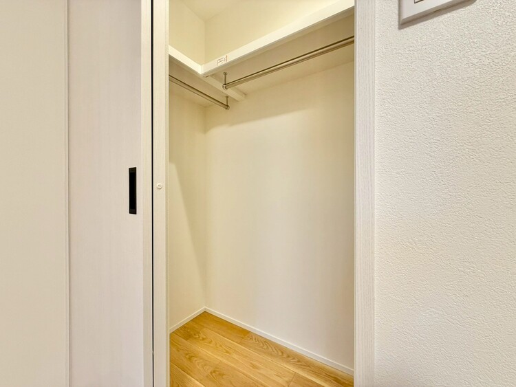 その他 収納スペースが付いていて、お部屋を広く使っていただけます。