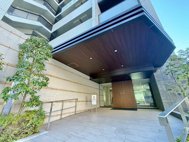 その他 上質感漂う玄関アプローチです。