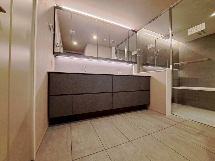 その他 十分な広さの脱衣所。