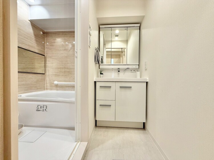 その他 十分な広さの脱衣所。