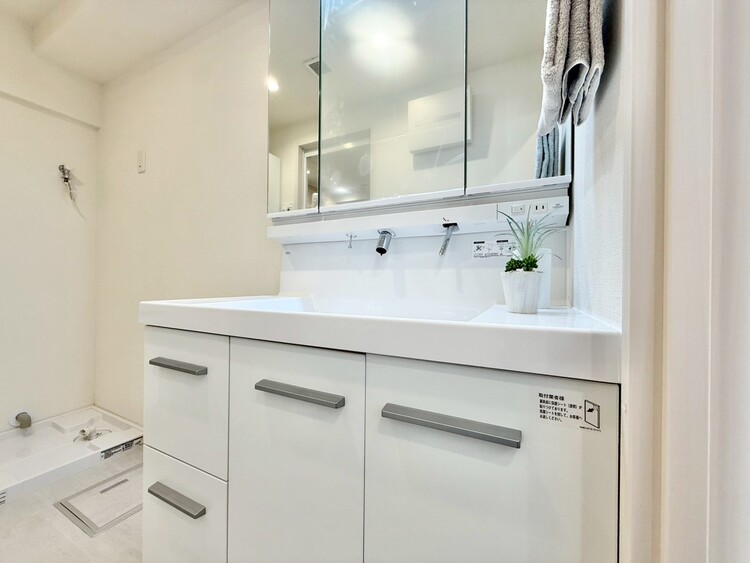 その他 清潔感を感じられる洗面化粧台。