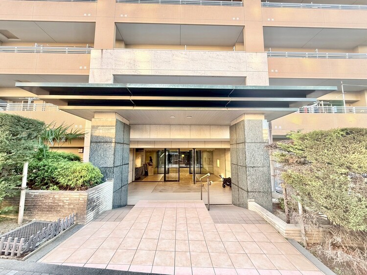 その他 上質感漂う玄関アプローチです。