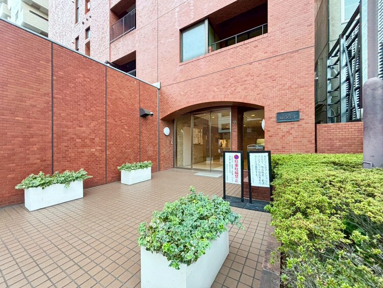 その他 上質感漂う玄関アプローチです。