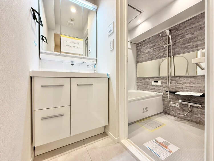 その他 十分な広さの脱衣所。