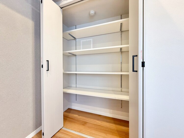 その他 家電やスーツケース、ストック品など何でも片付く嬉しい空間です。