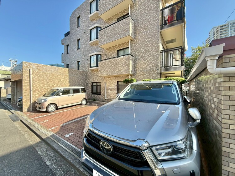 その他 駐車スペースが嬉しいですね。※空き状況は都度ご確認下さい。