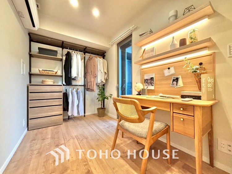 内装 叶えたかったのは落ち着きのあるナチュラルな風合い、そして開放感があるリビング。優雅な気分に浸れる幸せな時間を家族が自然と集まりたくなるこの空間で。