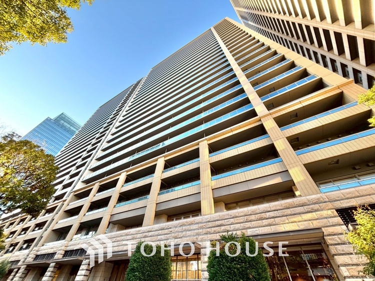 外観 漂う上質な空気感、マンションに入れば「おかえりなさい」と笑顔で迎えてくれるエントランス。最良の心配りを感じるマンションでした。