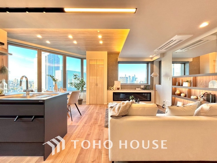 キッチン キッチンは家族の絆を育む大切な空間。シンプルで使い易いシステムキッチンで愉しく作る料理は愛情のある美味しいご馳走に。家族で使えるダイニングキッチンです。