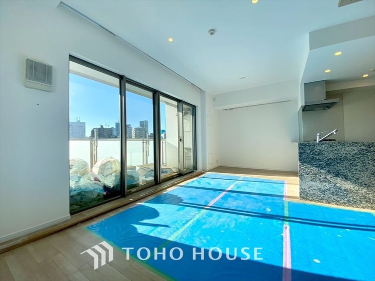 内装 【LIVING】◆扉を◆開くとこの景色。家族の”おかえり”の声が聞こえてきそう。